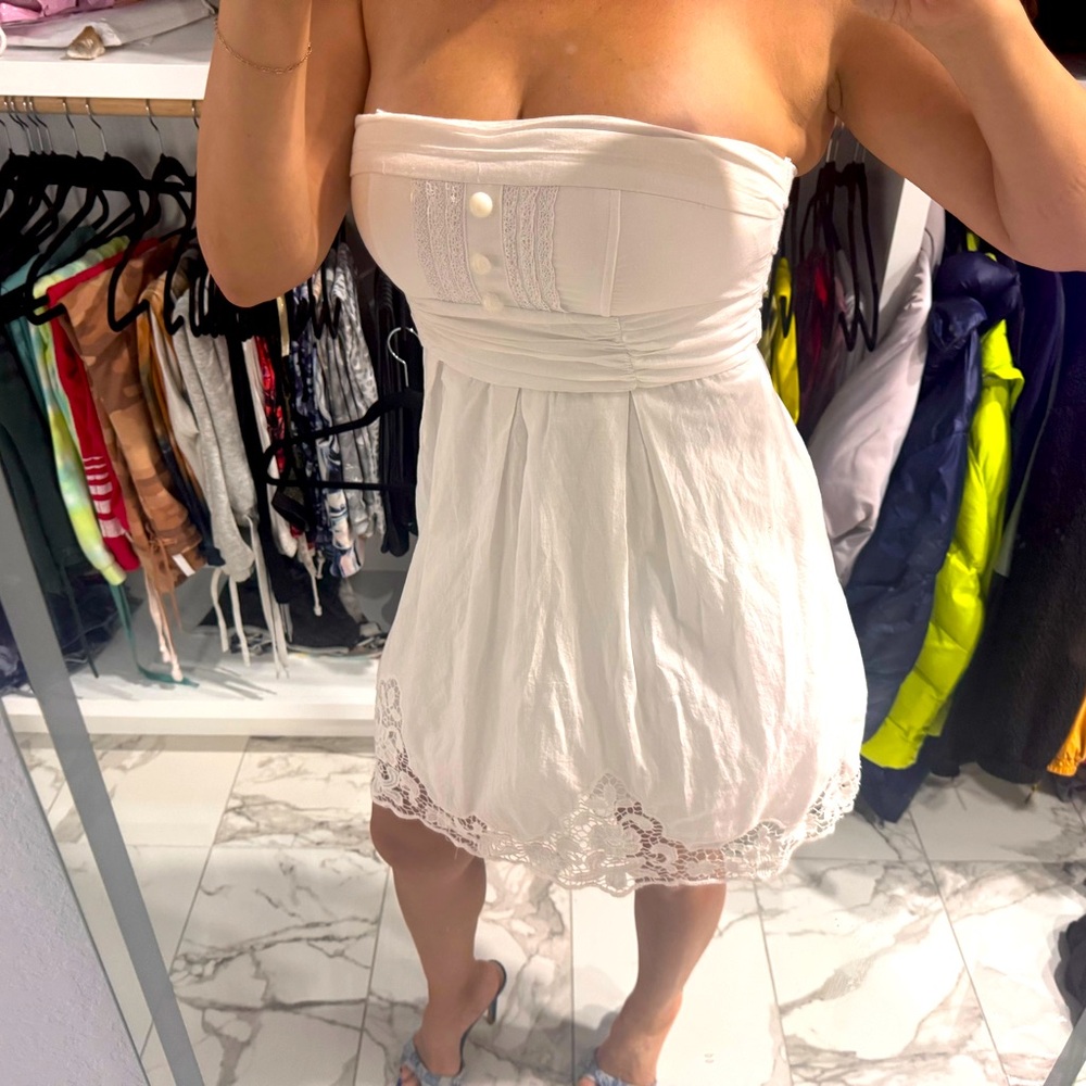 Strapless white dress with lace trim Size 7 Junior or Small adult
